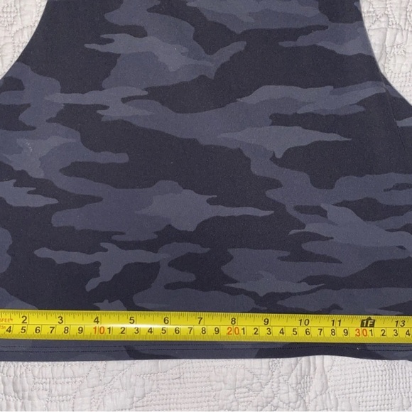 ATHLETA Black Gray Camo Crop Yoga & Fitness Tank Top Size Medium Sports Bra - Picture 3 of 6